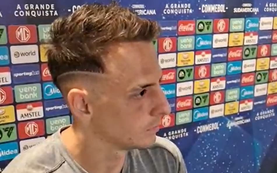 Arias dá entrevista depois de empate contra o América de Cali (Foto: Rafael do Carmo / Lance!)