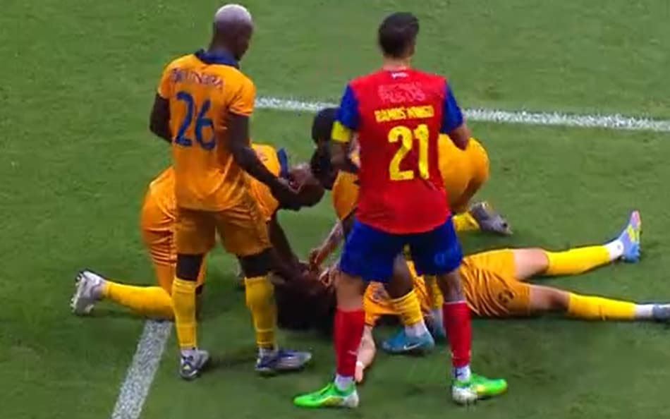 Diego Guerra sente depois de bolada que resultou em gol para o Retrô (Foto: reprodução / Prime Video)
