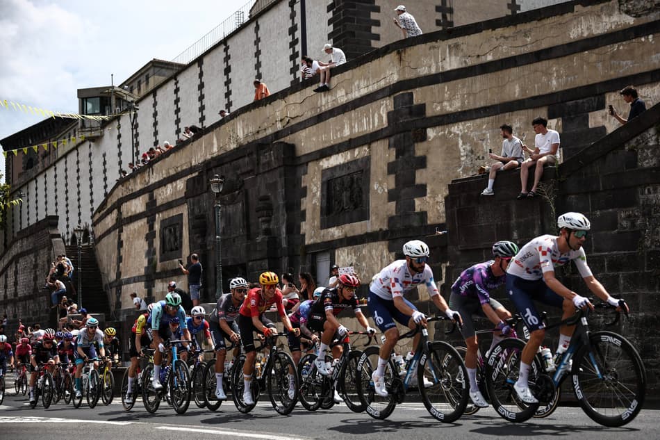 Tour de France chega à 10ª etapa; veja as imagens