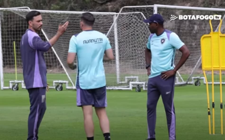 Torcedores invadem comentários do 1º treino de Davide Ancelotti na Botafogo TV