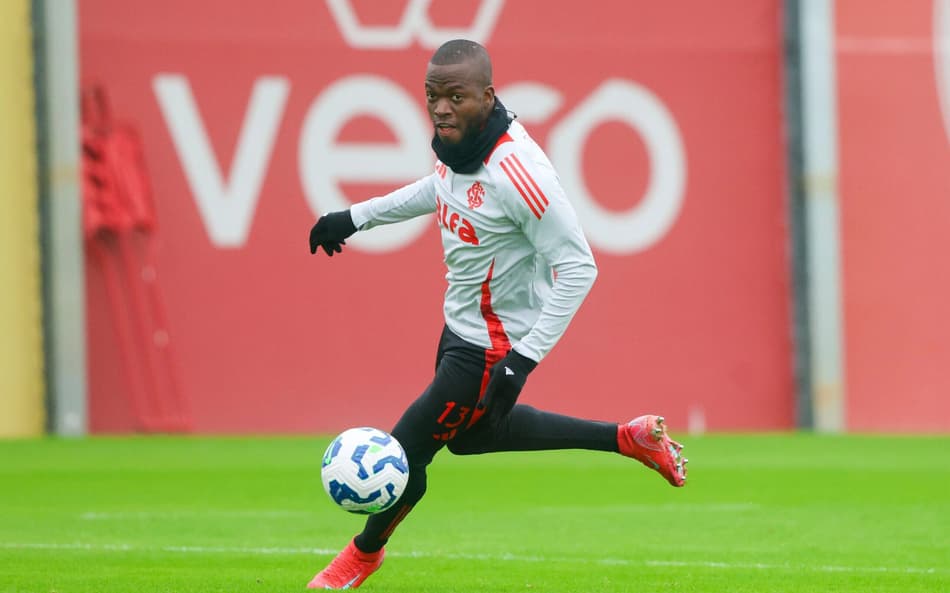 Enner Valencia, atacante o Internacional, durante treino no CT Parque Gigante