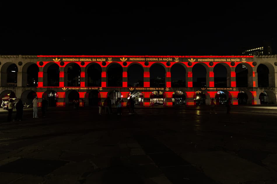 Ação do Flamengo com Adidas nos Arcos da Lapa