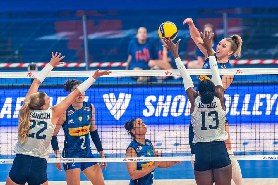 Itália 3 x 0 Estados Unidos, pela VNL feminina (foto: volleyballworld)