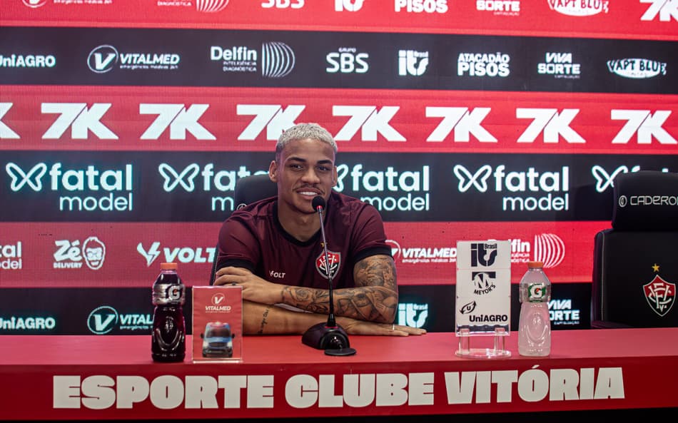 Maykon Jesus em entrevista coletiva no Barradão (Foto: Victor Ferreira / EC Vitória)