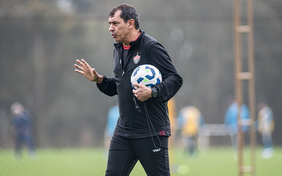 Carille comanda primeiro treino pelo Vitória (Foto: Victor Ferreira / EC Vitória)