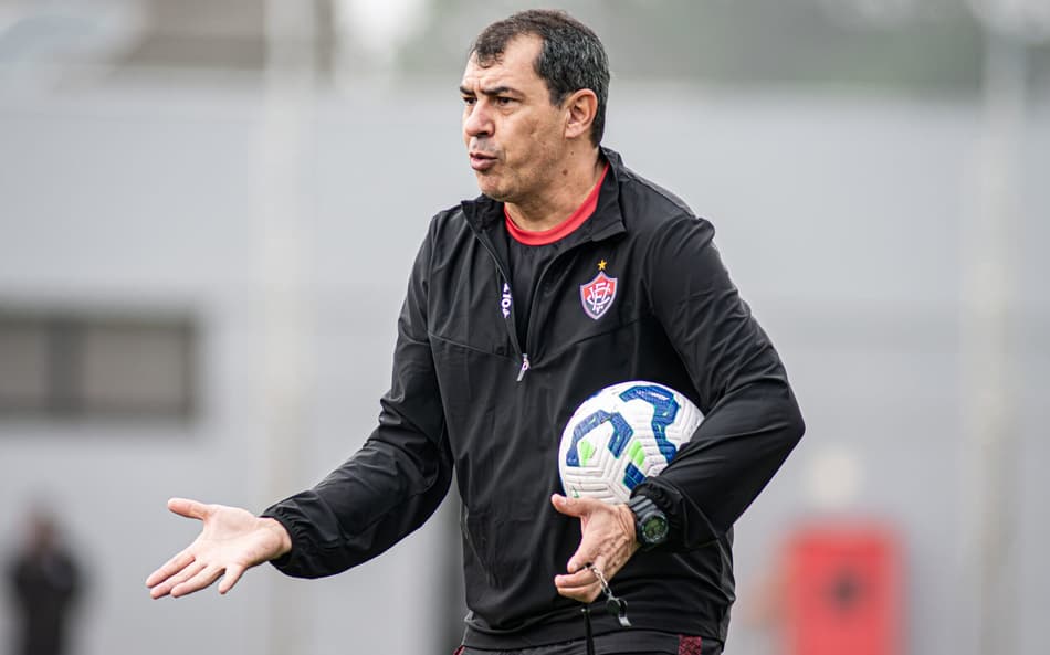Carille comanda treino do Vitória (Foto: Victor Ferreira / EC Vitória)