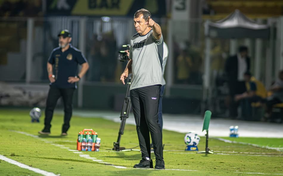 Carille comanda o Vitória contra o Mirassol (Foto: Victor Ferreira / EC Vitória)