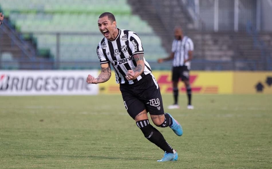 O meia Vina retornou ao Ceará (Foto: Felipe Santos/Ceará SC)