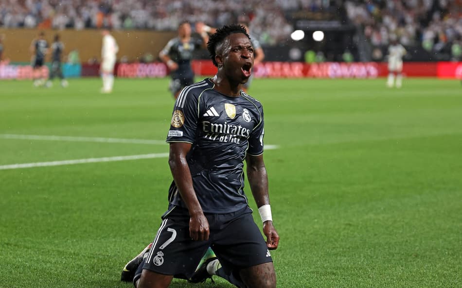 Vini Jr comemora gol marcado pelo Real Madrid sobre o RB Salzburg no Mundial de Clubes