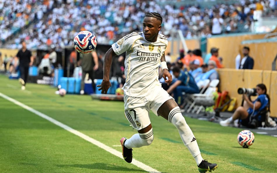 Vini Jr em ação pelo Real Madrid na estreia do Mundial de Clubes