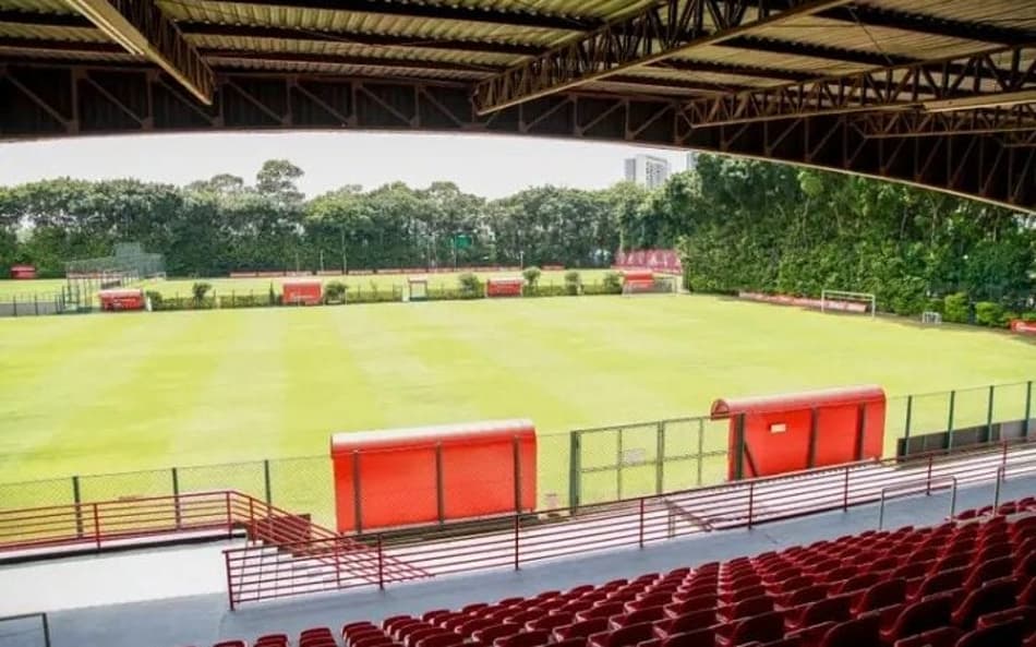 Com presença de ídolos, São Paulo apresenta novidades no CT