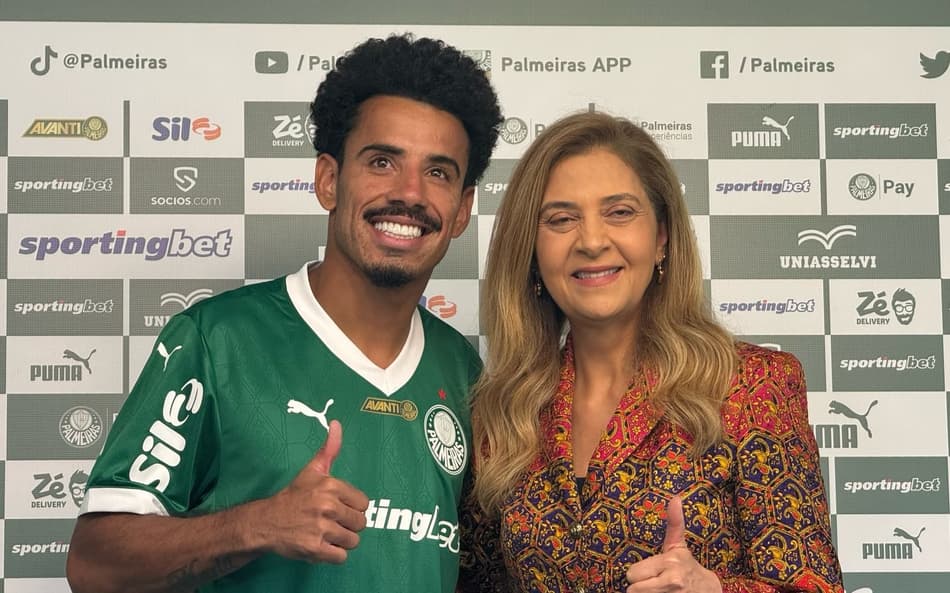 Leila pereira - presidente do Palmeiras - ao lado de Lucas Evangelista