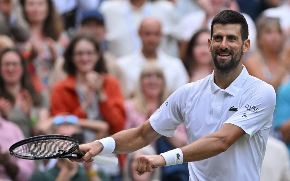 Djokovic mostra nova comemoração com a filha. (Foto: Glyn KIRK / AFP)