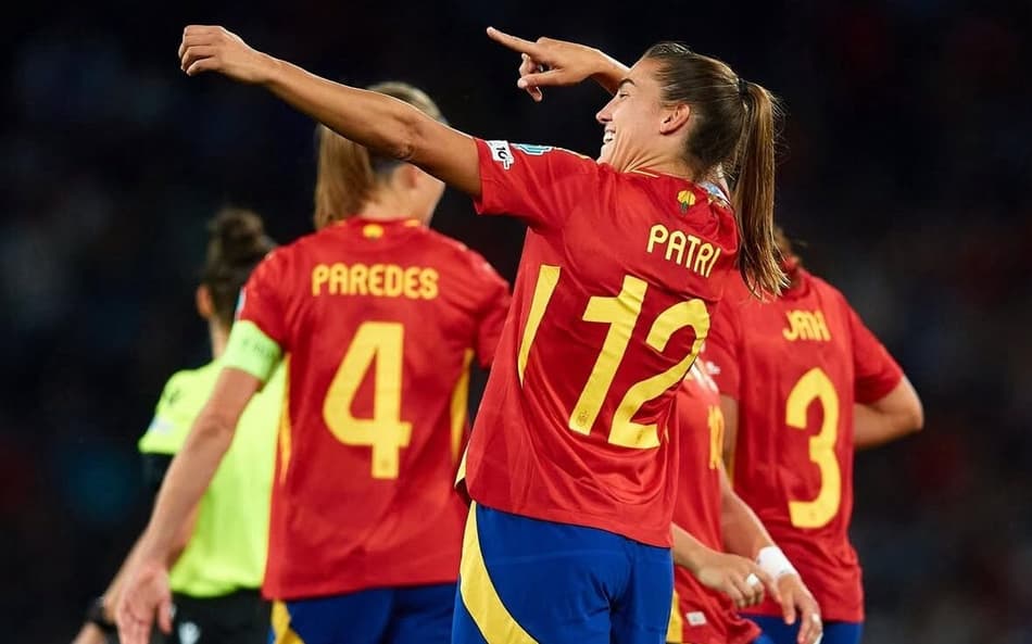 Patri comemora gol da Espanha contra a Itália. (Foto: Seleção Espanhola/Divulgação)