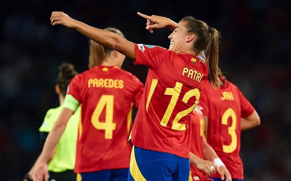 Patri comemora gol da Espanha contra a Itália. (Foto: Seleção Espanhola/Divulgação)