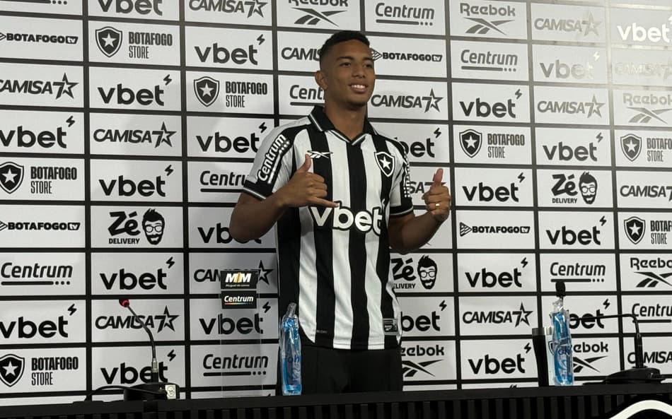 Jordan Barrera foi apresentado pelo Botafogo (Foto: Leonardo Bessa/Lance!)