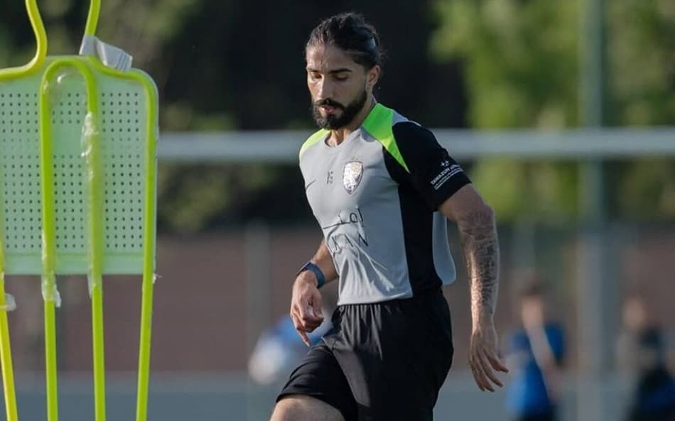 Lateral brasileiro é convocado pela primeira vez para defender a seleção dos Emirados Árabes Unidos (Foto: Divulgação/Al Ain)