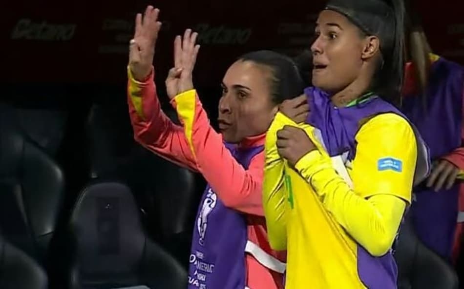Marta provoca torcedores colombianos em Brasil x Colômbia. (Foto: Reprodução/Sportv)