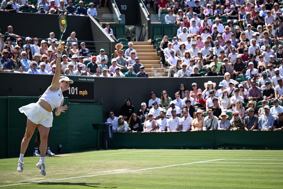 A russa Anastasia Pavlyuchenkova derrota a japonesa Naomi Osaka em Wimbledon (foto: Kirill KUDRYAVTSEV / AFP)
