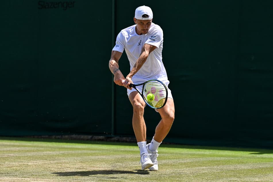 O húngaro Marton Fucsovics vence o francês Gael Monfils em Wimbledon (foto: Glyn KIRK / AFP)