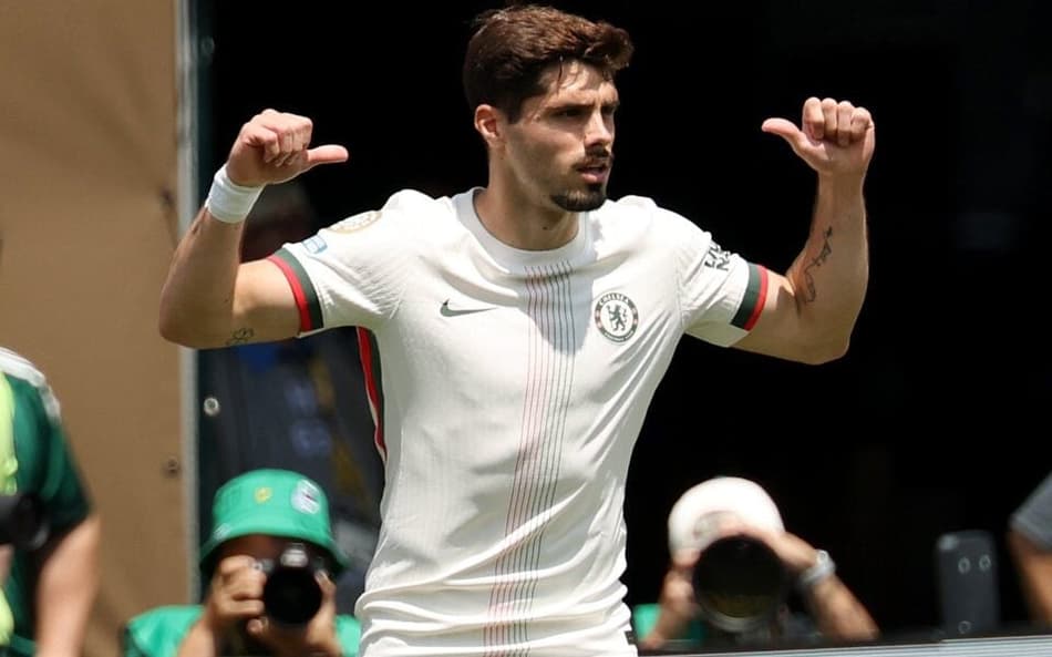 Abalado por morte de Diogo Jota, jogador do Chelsea é dúvida contra o Palmeiras