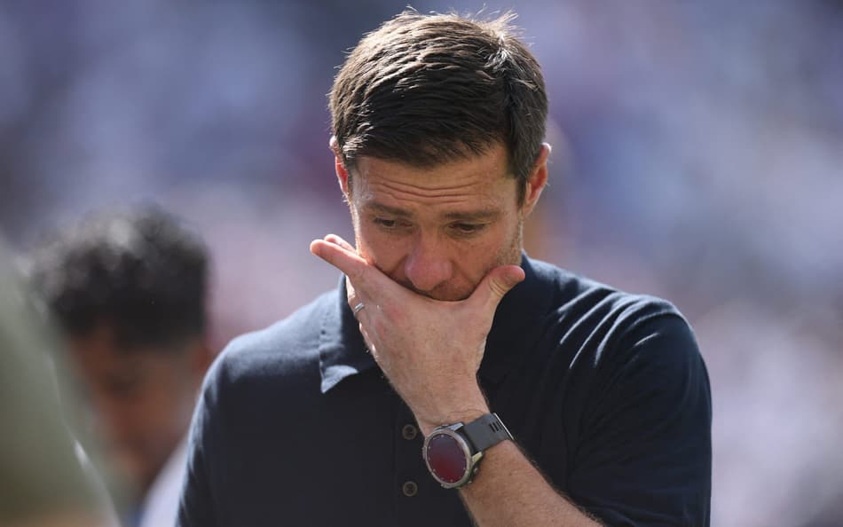 Xabi Alonso reage durante dura derrota do Real Madrid para o PSG no Mundial de Clubes