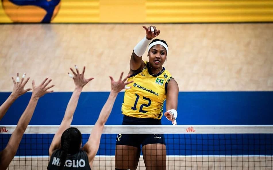 Após cirurgia, Ana Cristina atualiza torcedores da Seleção de vôlei