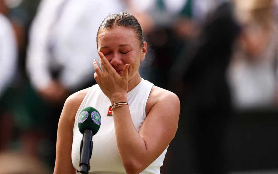 Amanda Anisimova sofreu em sua primeira final de Wimbledon