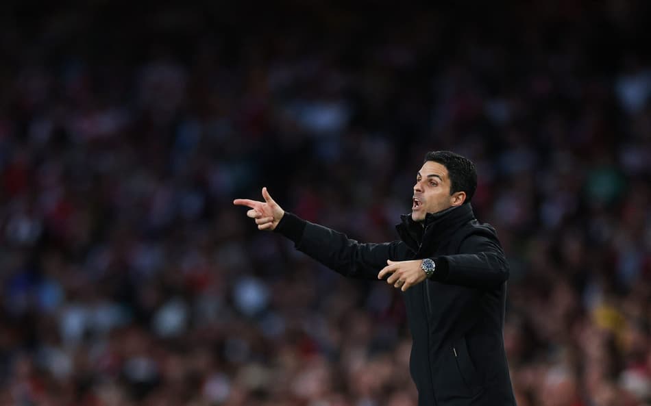Mikel Arteta em Arsenal x PSG (Adrian Dennis / AFP)