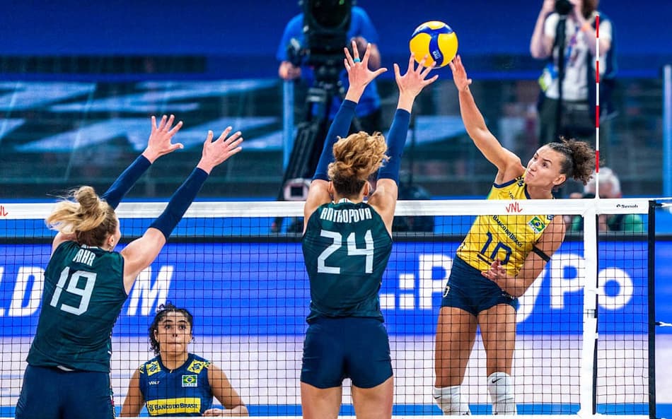 Gabi Guimarães foi bem marcada pela seleção italiana