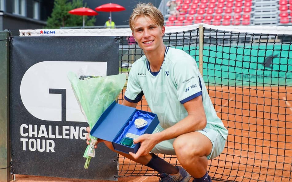 O norueguês Nicolai Kjaer, de 18 anos, foi campeão na Finlândia (Divulgação)