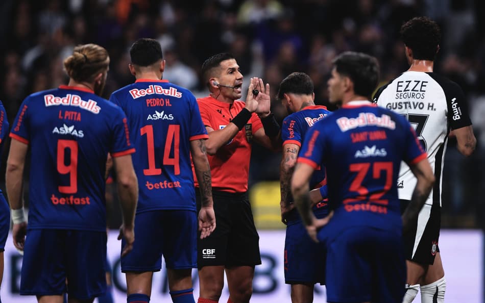 Jornalistas reprovam pênalti marcado em Corinthians x RB Bragantino: ‘Absurdo’
