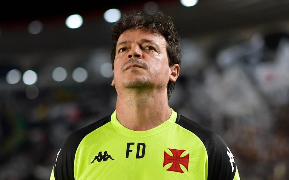 Diniz, técnico do Vasco, durante partida contra o Bragantino em São Januário