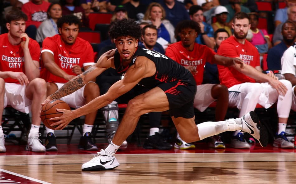 DJ Carton, do Trail Blazers, em ação contra o Pelicans na NBA Summer League (Foto: Zach Beeker/NBAE via Getty Images/AFP)