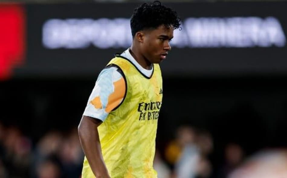 Endrick aquece antes de entrar em campo pelo Real Madrid (Foto: Reprodução/Instagram)