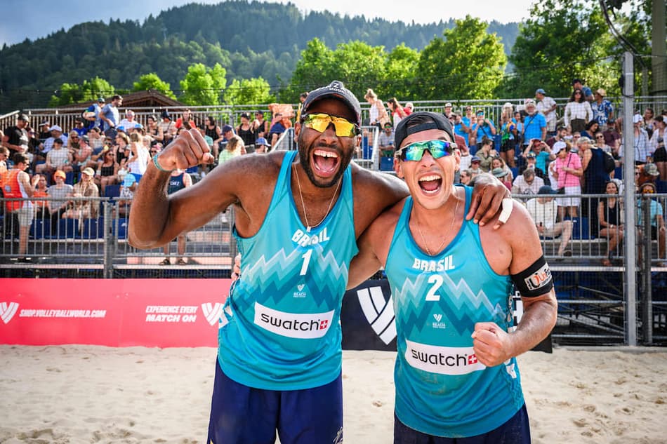 A dupla brasileira Evandro e Arthur derrotou os holandeses Luini e Immers (Foto: Volleyball World)