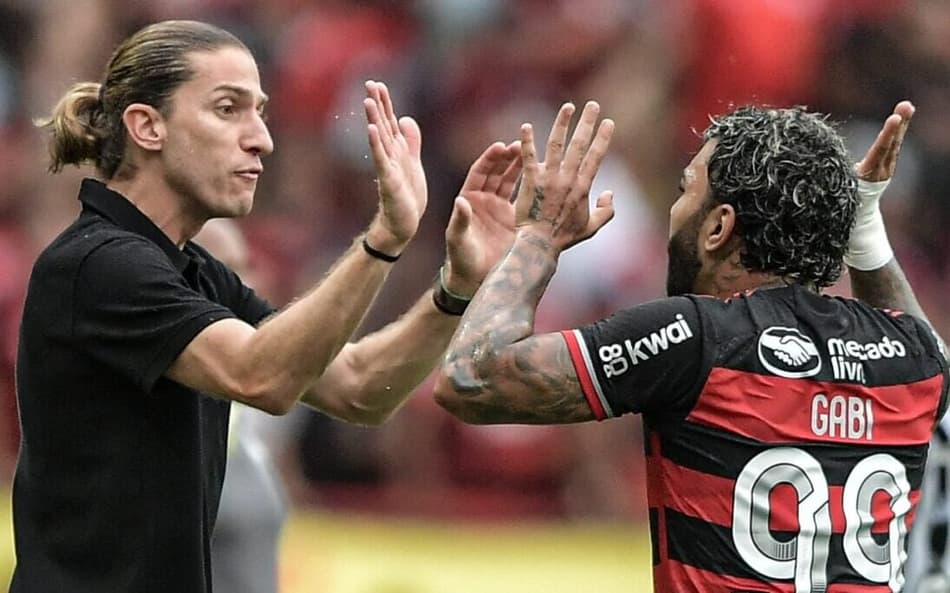 Filipe Luís e Gabigol comemoram gol do atacante, minutos após discussão. Foto: Thiago Ribeiro/AGIF