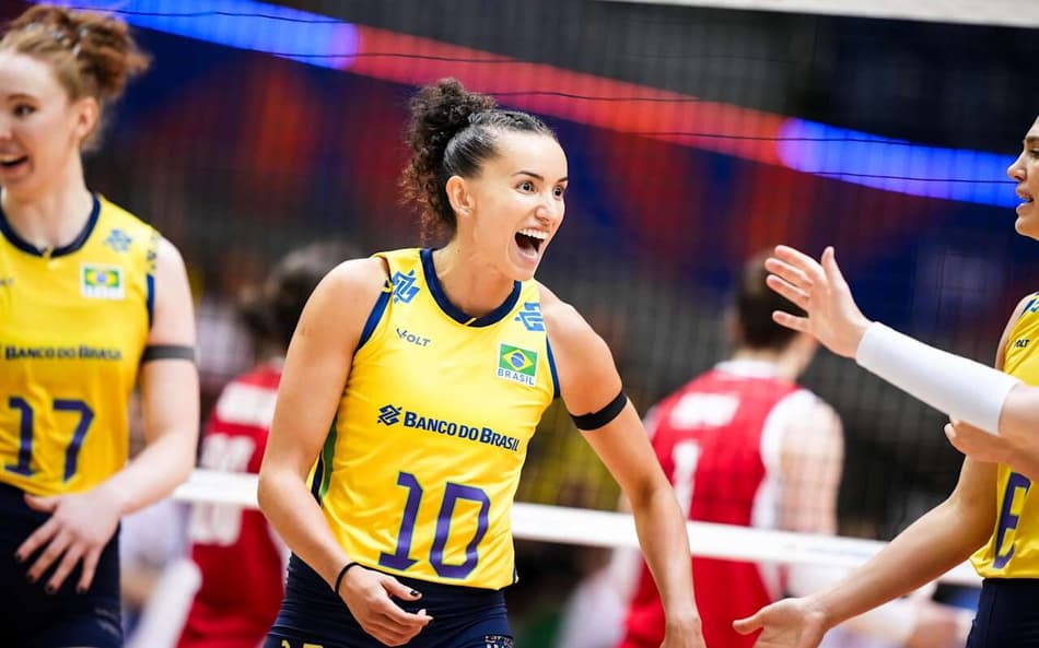 Gabi Guimarães, do Brasil, em jogo contra a Polônia na VNL (Foto: Divulgação/Volleyball World)