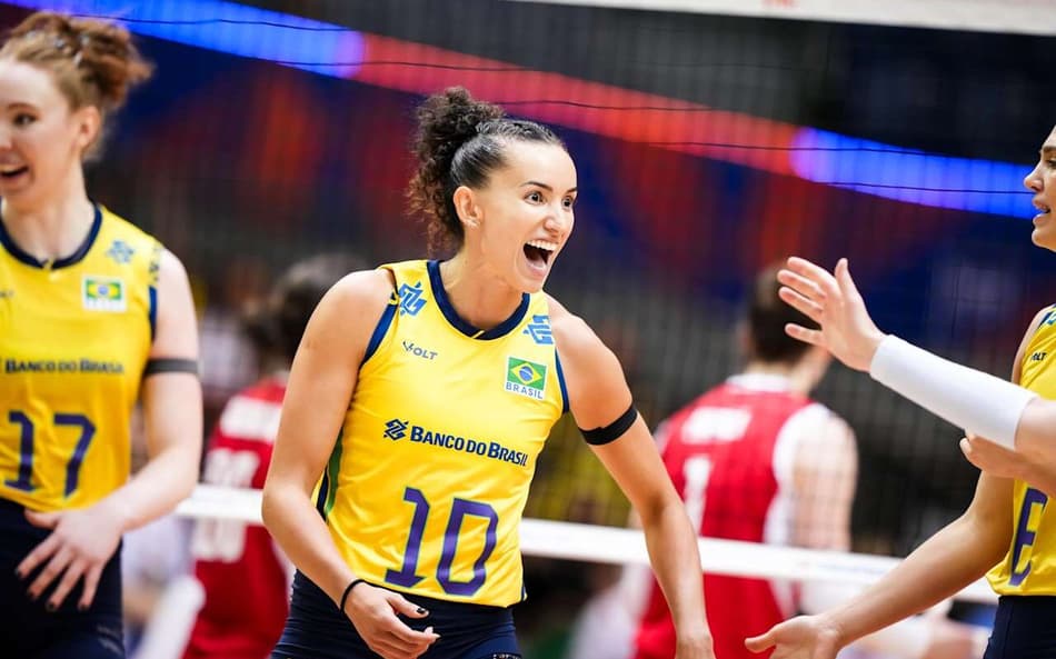 Gabi Guimarães, do Brasil, em jogo contra a Polônia na VNL (Foto: Divulgação/Volleyball World)