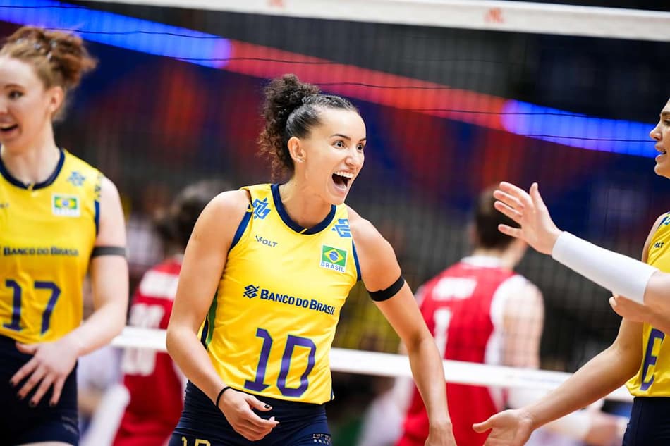 Gabi Guimarães, do Brasil, em jogo contra a Polônia na VNL (Foto: Divulgação/Volleyball World)