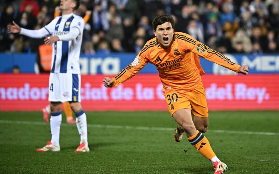 Gonzalo García comemora golaço pelo Real Madrid (Foto: Javier Soriano/AFP)