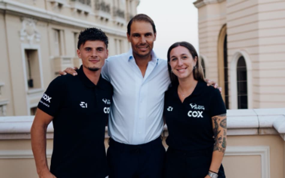 O ex-tenista espanhol e dois integrantes do Time Rafa (Divulgação)