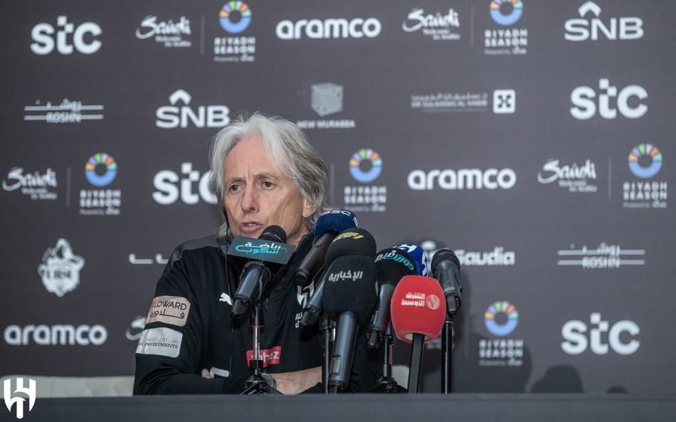 Jorge Jesus topa redução salarial milionária para assinar com o Al-Nassr