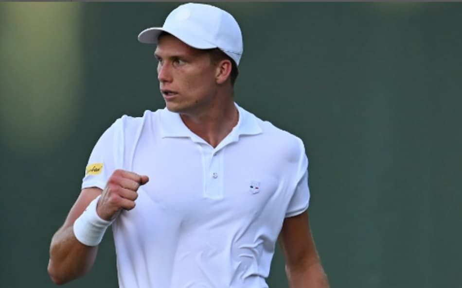 O americano Jenson Brooksby na derrota para João Fonseca em Wimbledon (Reprodução)