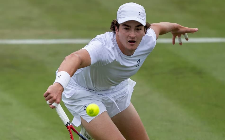 João Fonseca na vitória sobre Brooksby em Wimbledon (Divulgação/AELTC/Florian Eisele)