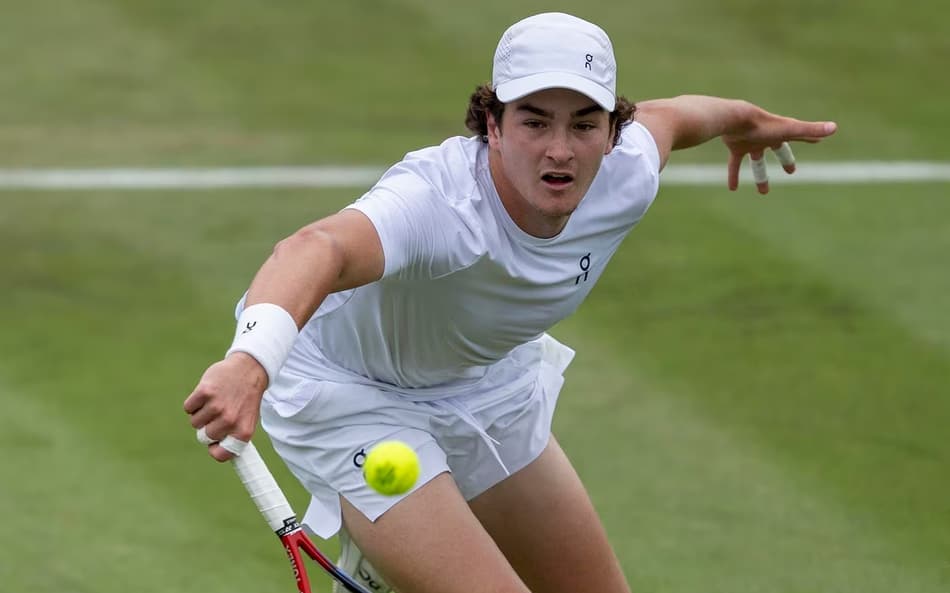 João Fonseca na vitória sobre Brooksby em Wimbledon (Divulgação/AELTC/Florian Eisele)
