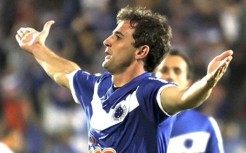 Montillo não está satisfeito com desempenho da Raposa (Foto: Gil Leonardi)