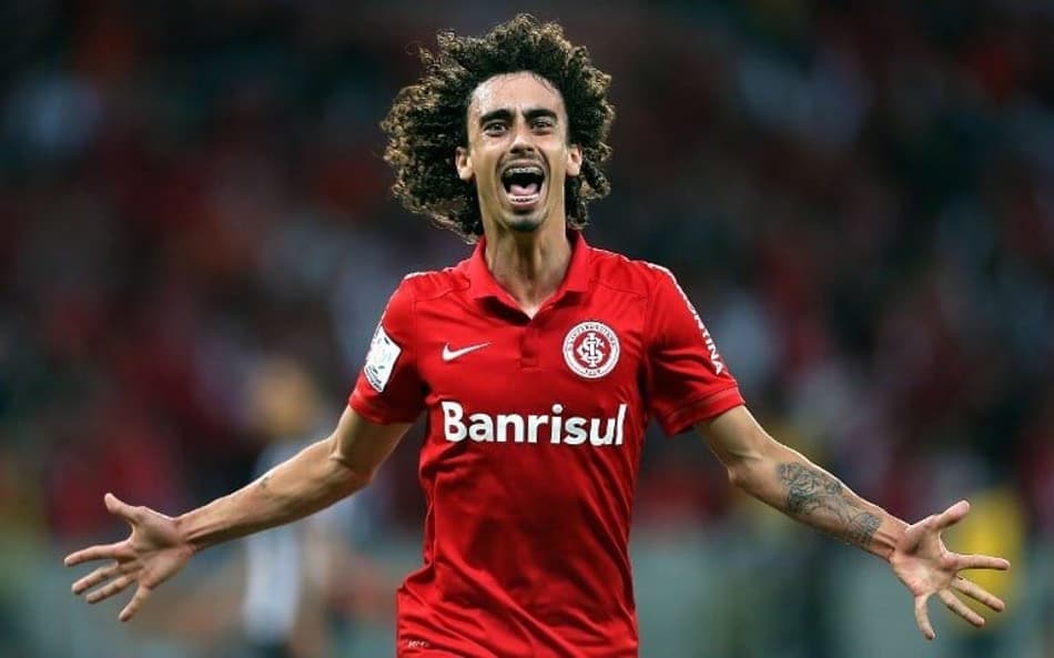 Valdivia, que se recupera de lesão, é um dos destaques do Internacional