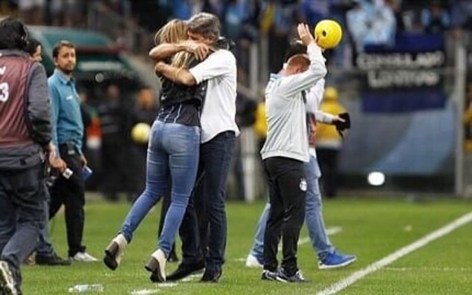 Filha de Renato Gaúcho, Carol Portaluppi comemora classificação do Grêmio