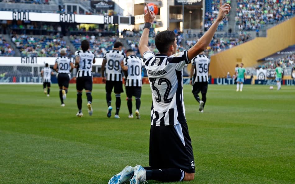 Jair Cunha agradece aos céus; Botafogo vence na estreia (Foto: Vitor Silva/Botafogo)